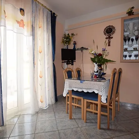 Apartment Carlijeva *